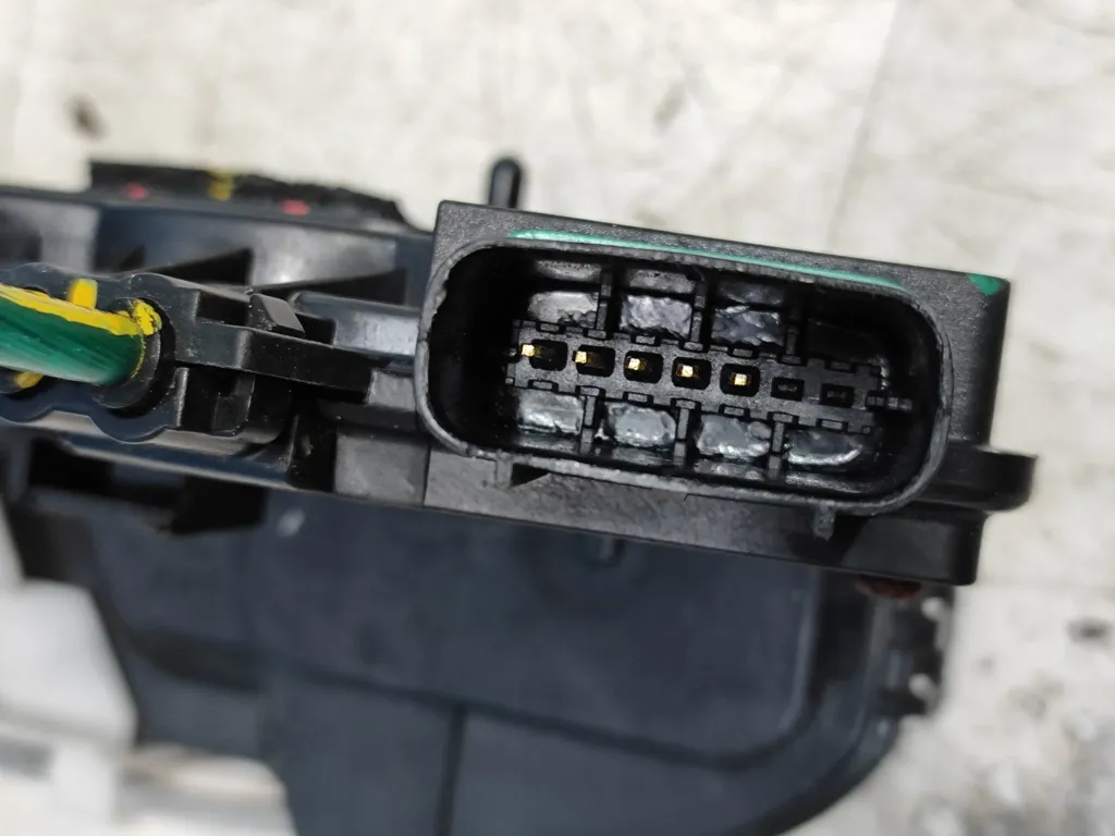 Замок двери задней правой Kia Sorento 2 XM FL 2012-2020