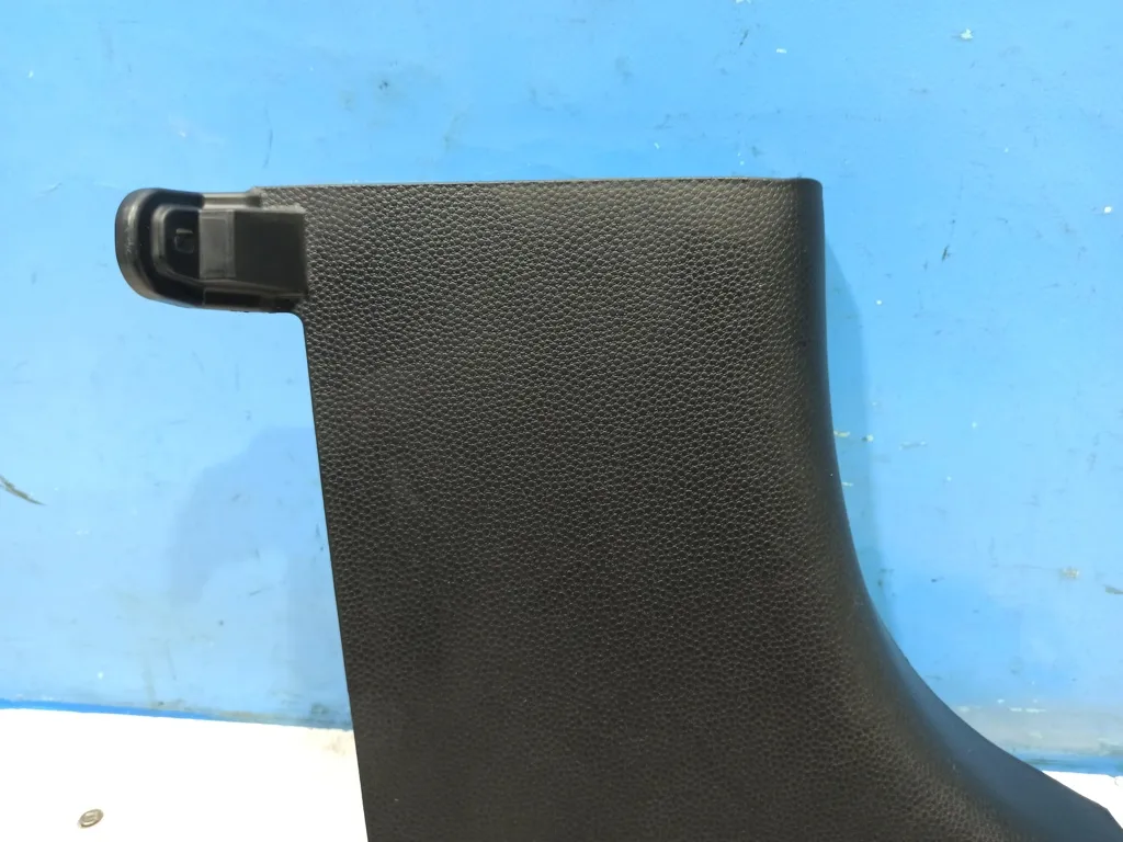 Накладка стойки правая Kia SOUL 2 2013-2016