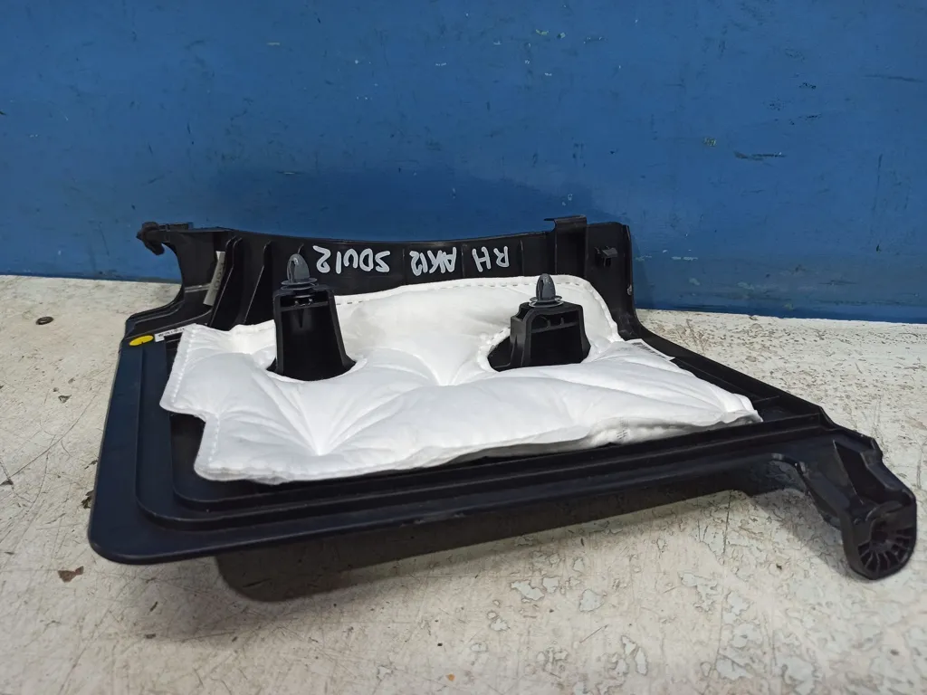 Накладка стойки правая Kia SOUL 2 2013-2016