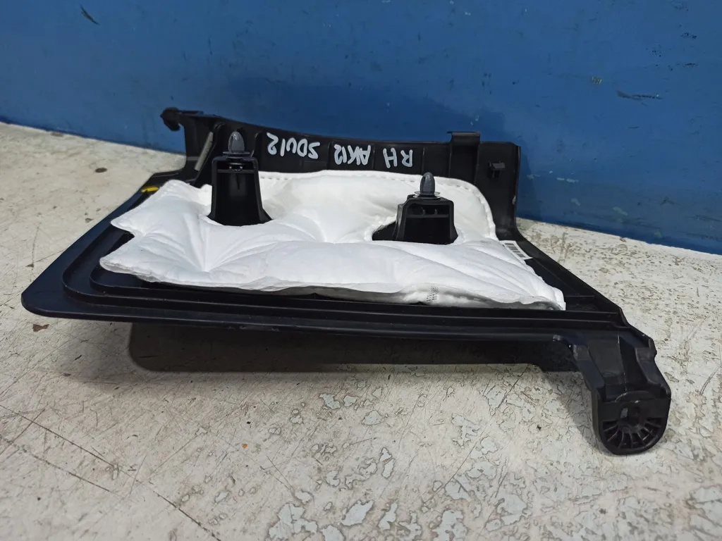 Накладка стойки правая Kia SOUL 2 2013-2016