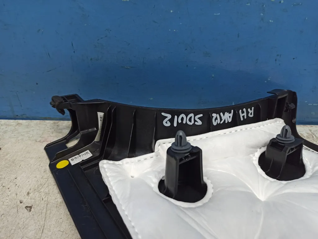 Накладка стойки правая Kia SOUL 2 2013-2016