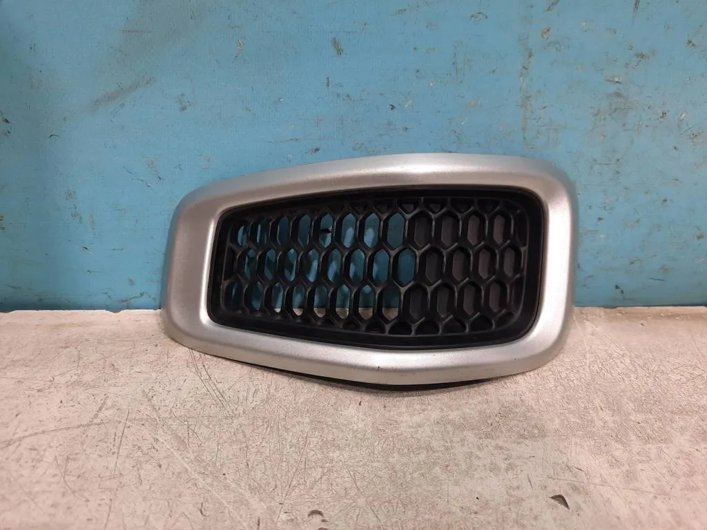 Решетка радиатора Jeep Grand Cherokee KL 2013- 2018