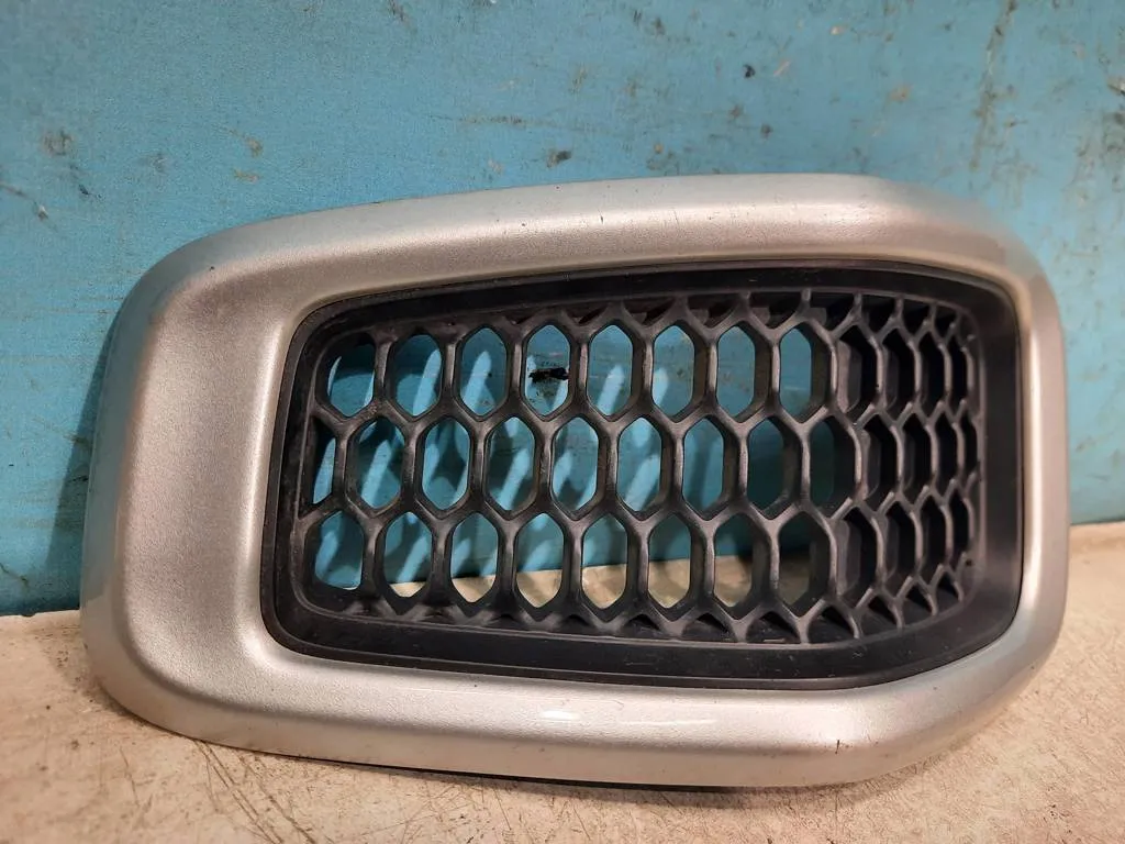 Решетка радиатора Jeep Grand Cherokee KL 2013- 2018