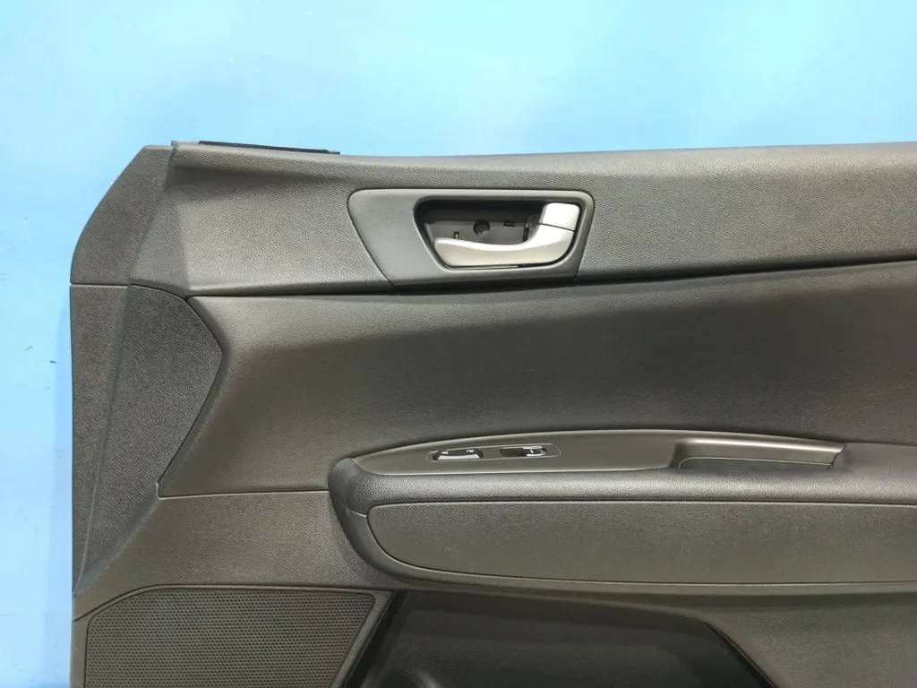 Обшивка двери передней правой Kia Optima 4 JF 2018-2020