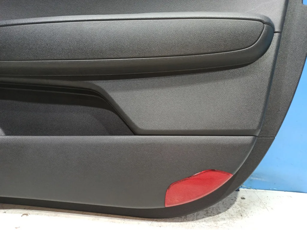 Обшивка двери передней правой Kia Optima 4 JF 2018-2020