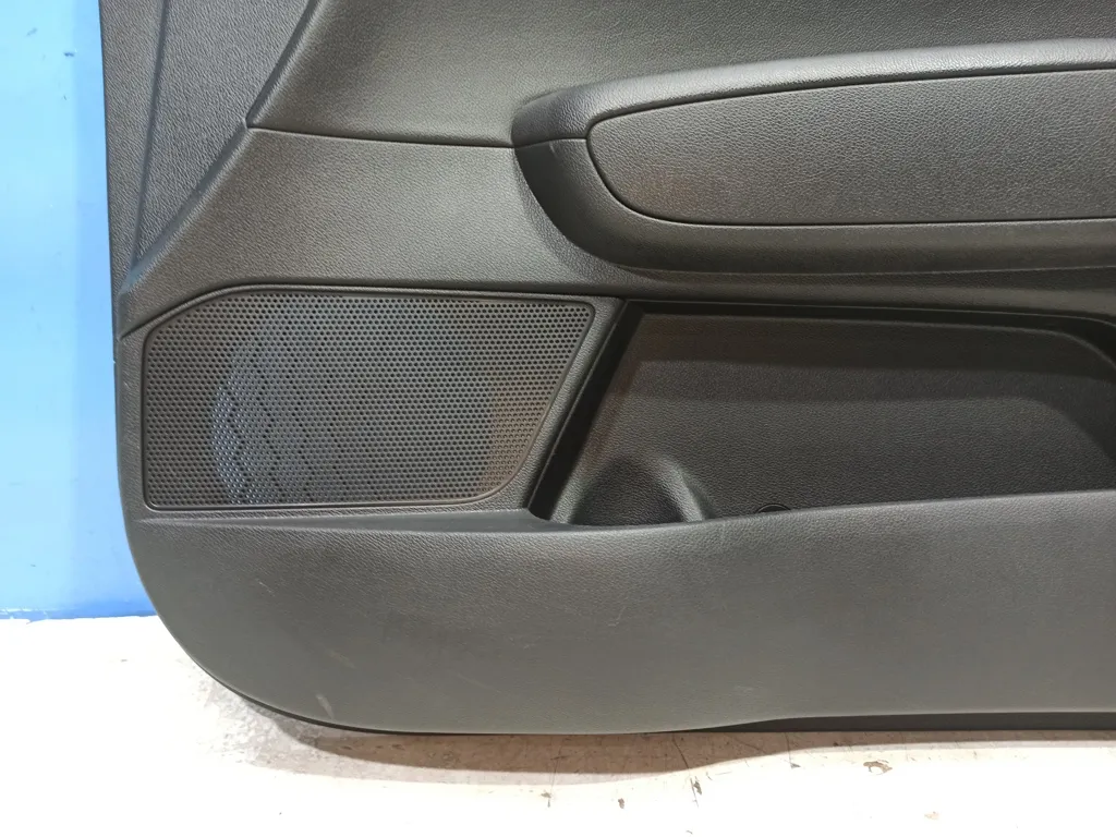 Обшивка двери передней правой Kia Optima 4 JF 2018-2020