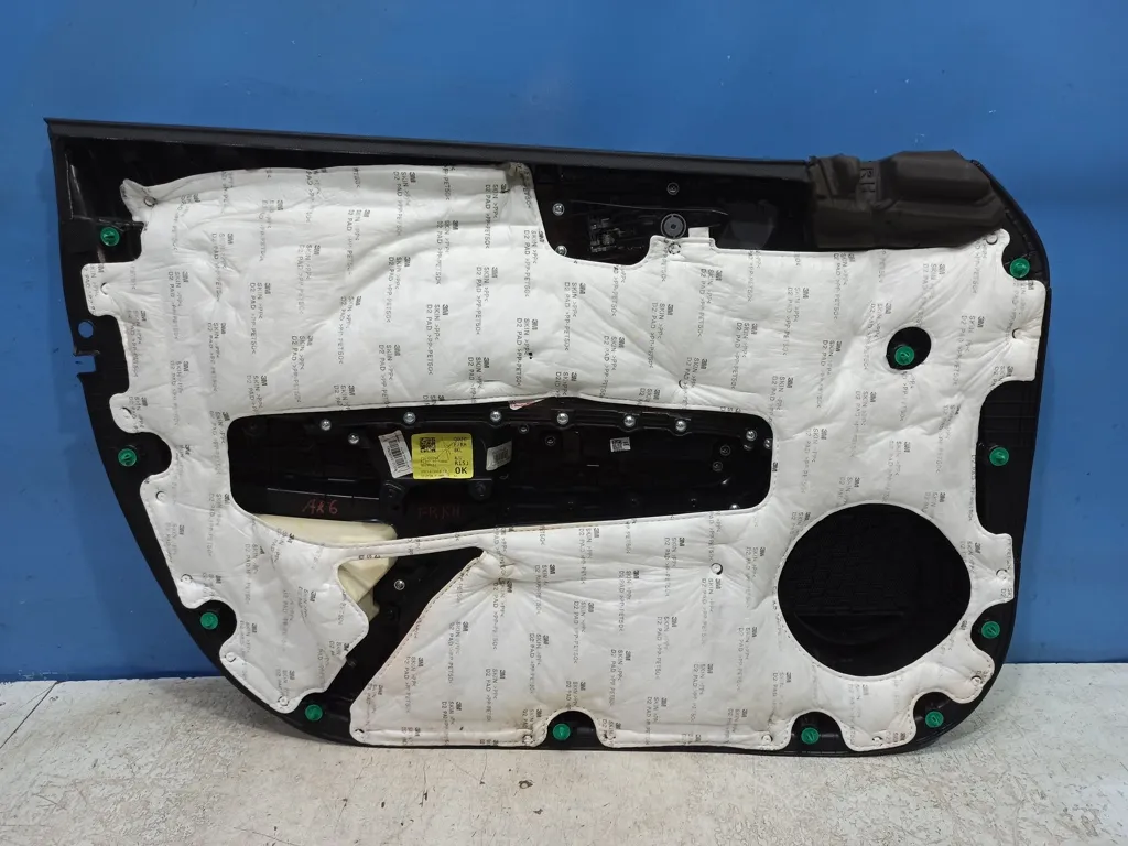 Обшивка двери передней правой Kia Optima 4 JF 2018-2020