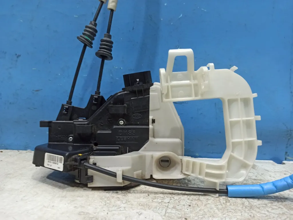 Замок двери передней левой Kia SOUL 2 2013-2016