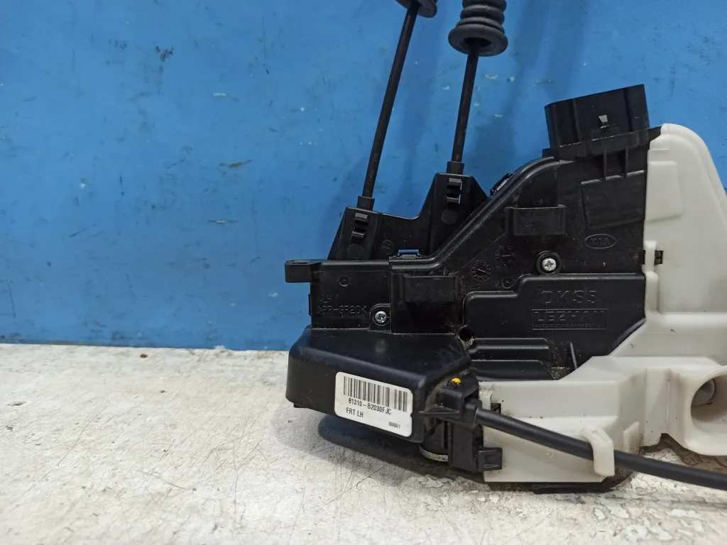 Замок двери передней левой Kia SOUL 2 2013-2016