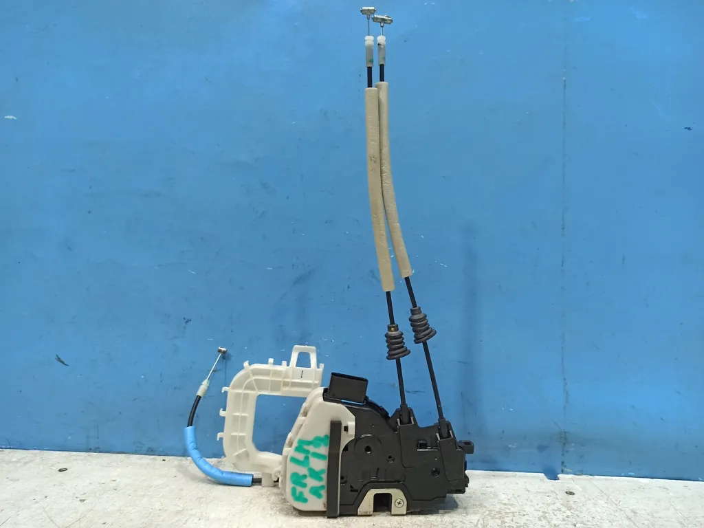 Замок двери передней левой Kia SOUL 2 2013-2016