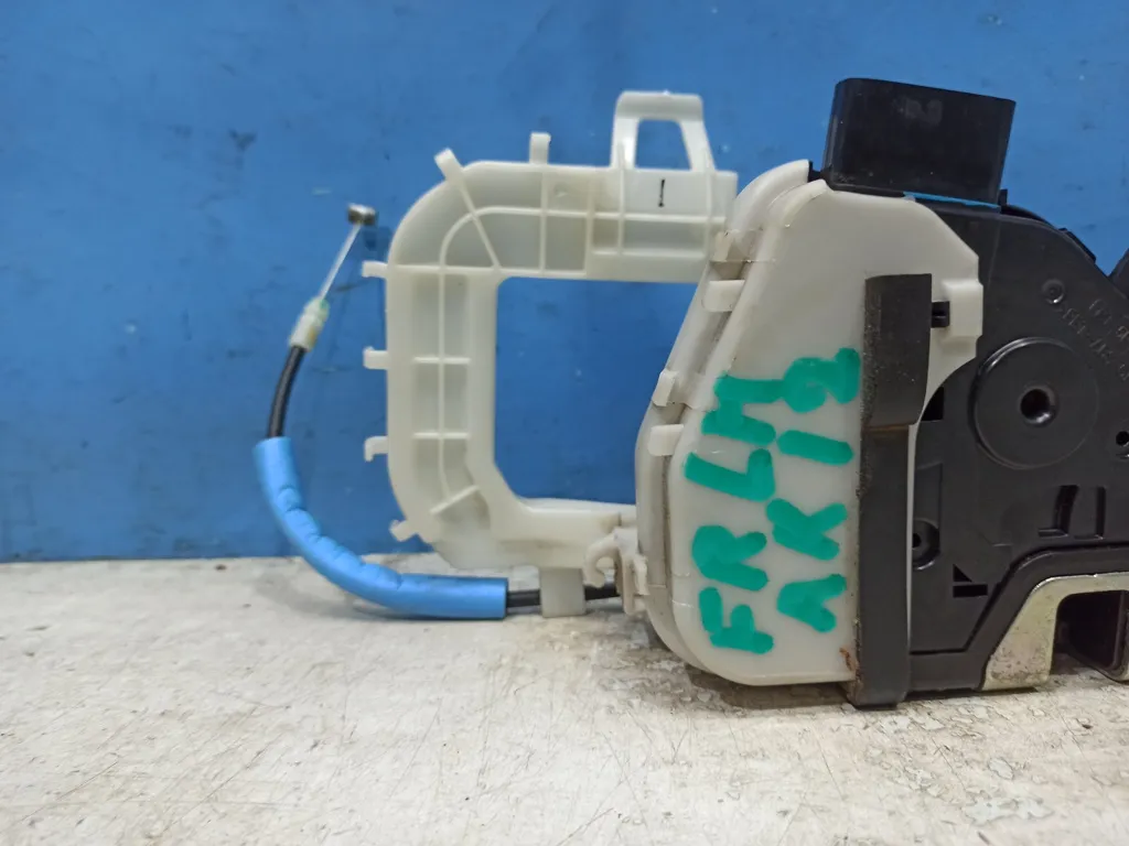 Замок двери передней левой Kia SOUL 2 2013-2016