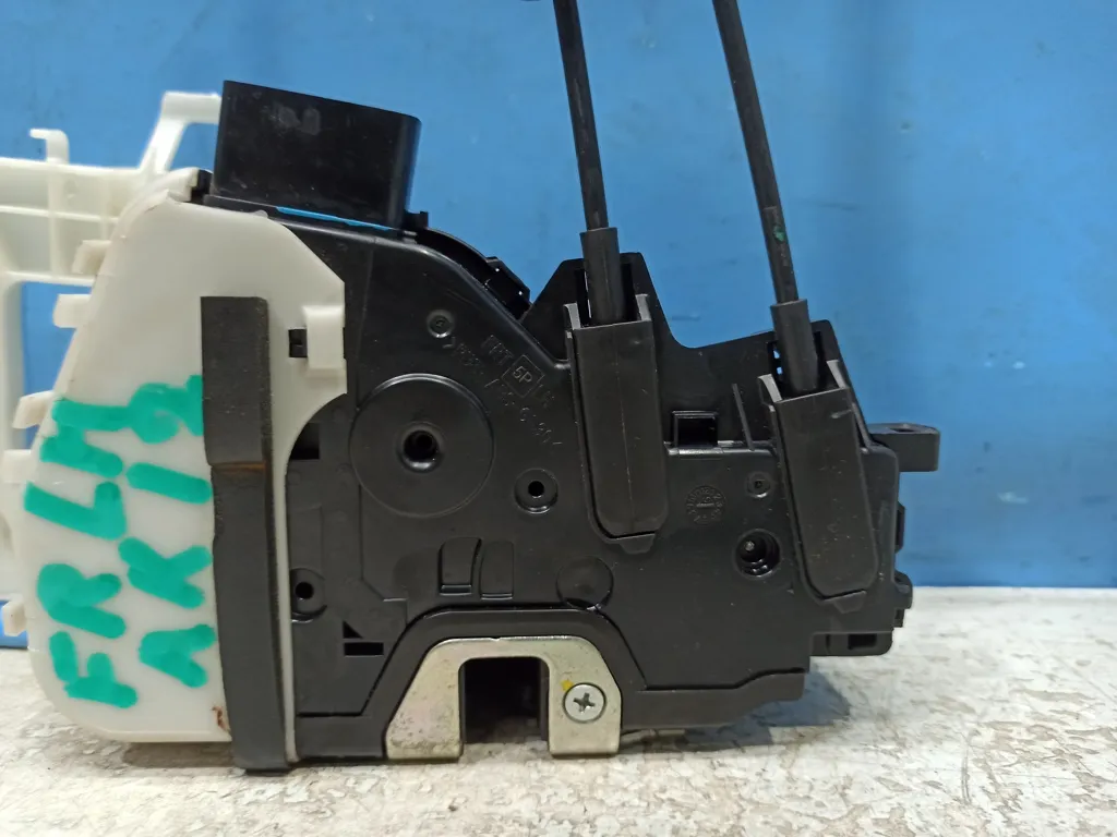 Замок двери передней левой Kia SOUL 2 2013-2016
