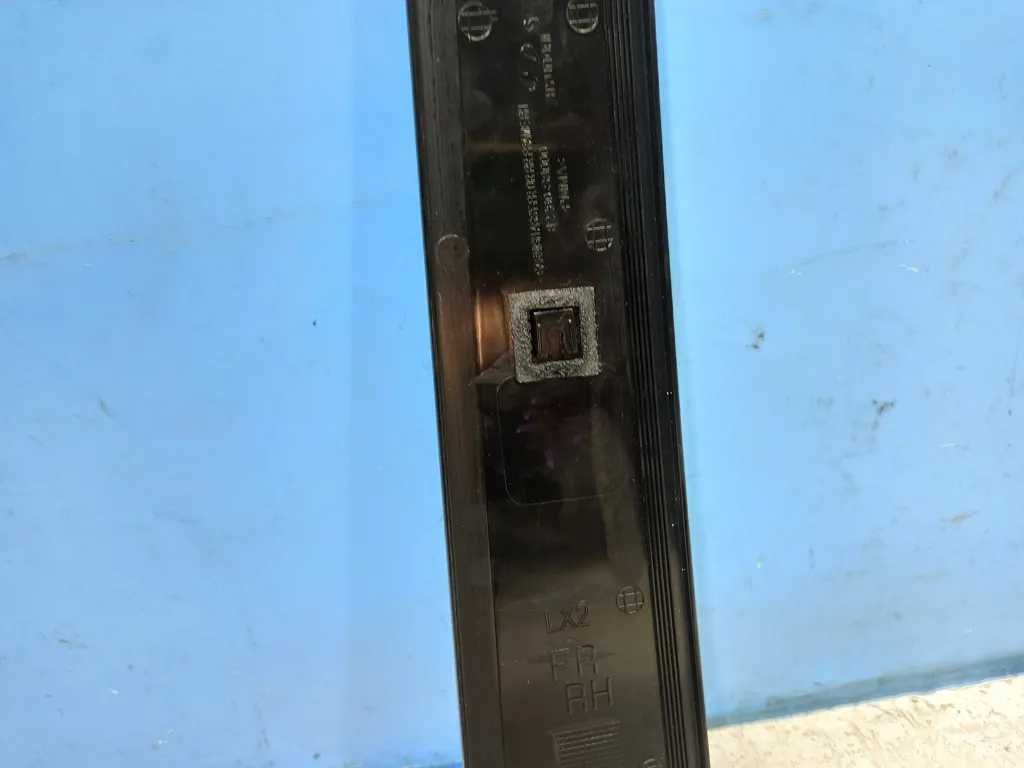 Молдинг двери передней правой Hyundai Palisade 2018-2022