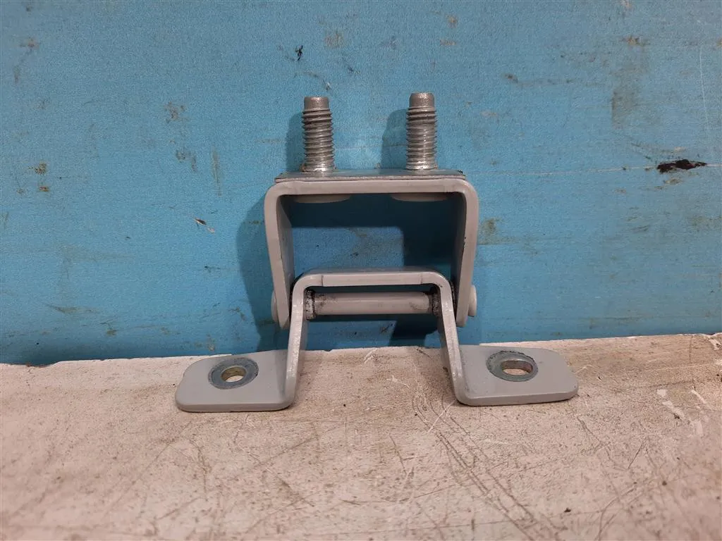 Петля двери багажника Kia Ceed 1 2010-2012