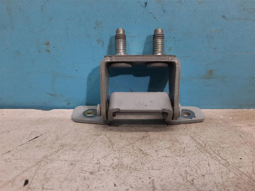 Петля двери багажника Kia Ceed 1 2010-2012