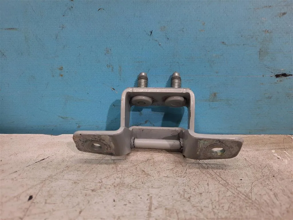 Петля двери багажника Kia Ceed 1 2010-2012