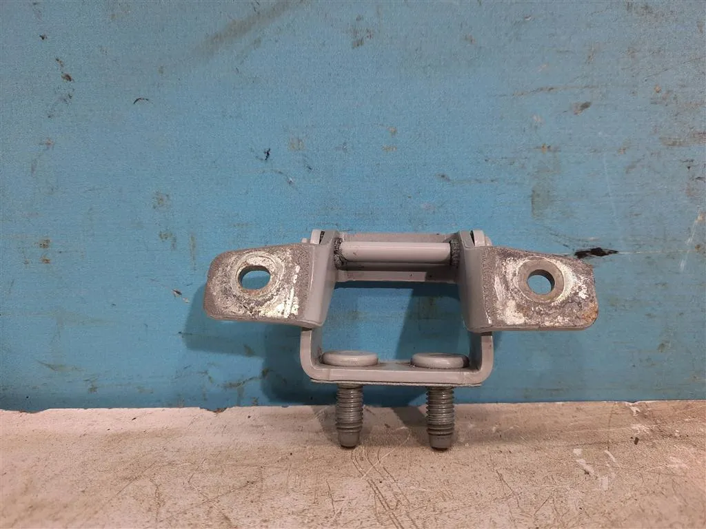 Петля двери багажника Kia Ceed 1 2010-2012