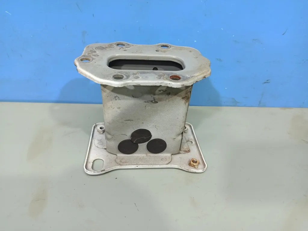 Кронштейн лонжерона Kia Ceed 1 2010-2012