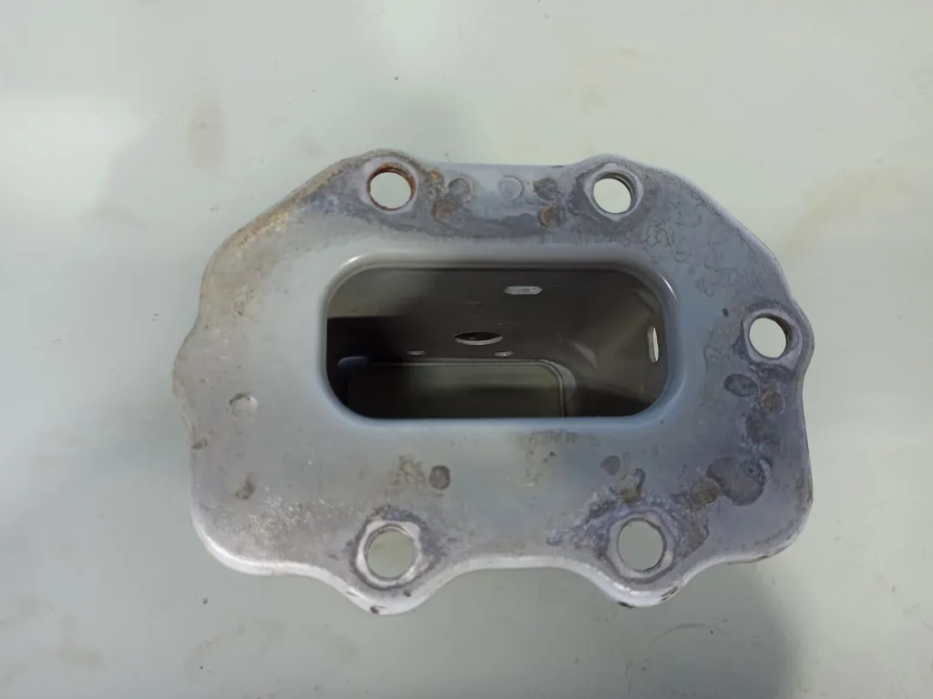 Кронштейн лонжерона Kia Ceed 1 2010-2012