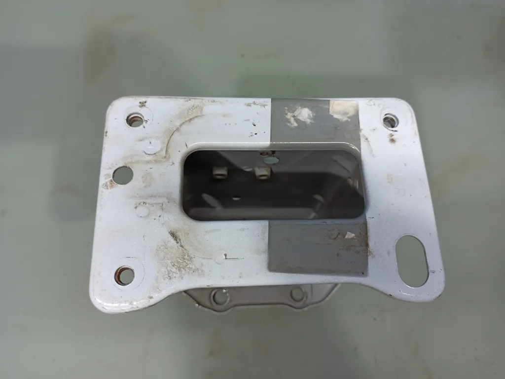 Кронштейн лонжерона Kia Ceed 1 2010-2012