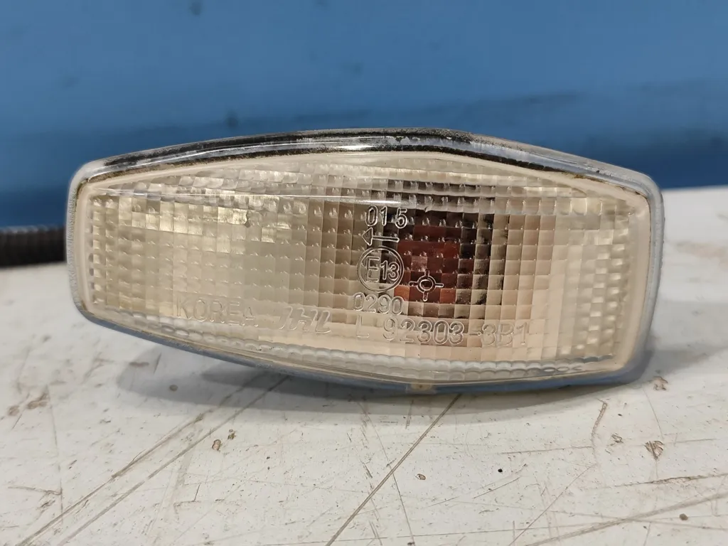 Повторитель в крыло левый Kia Sorento 1 BL 2006-2009 Рестайлинг