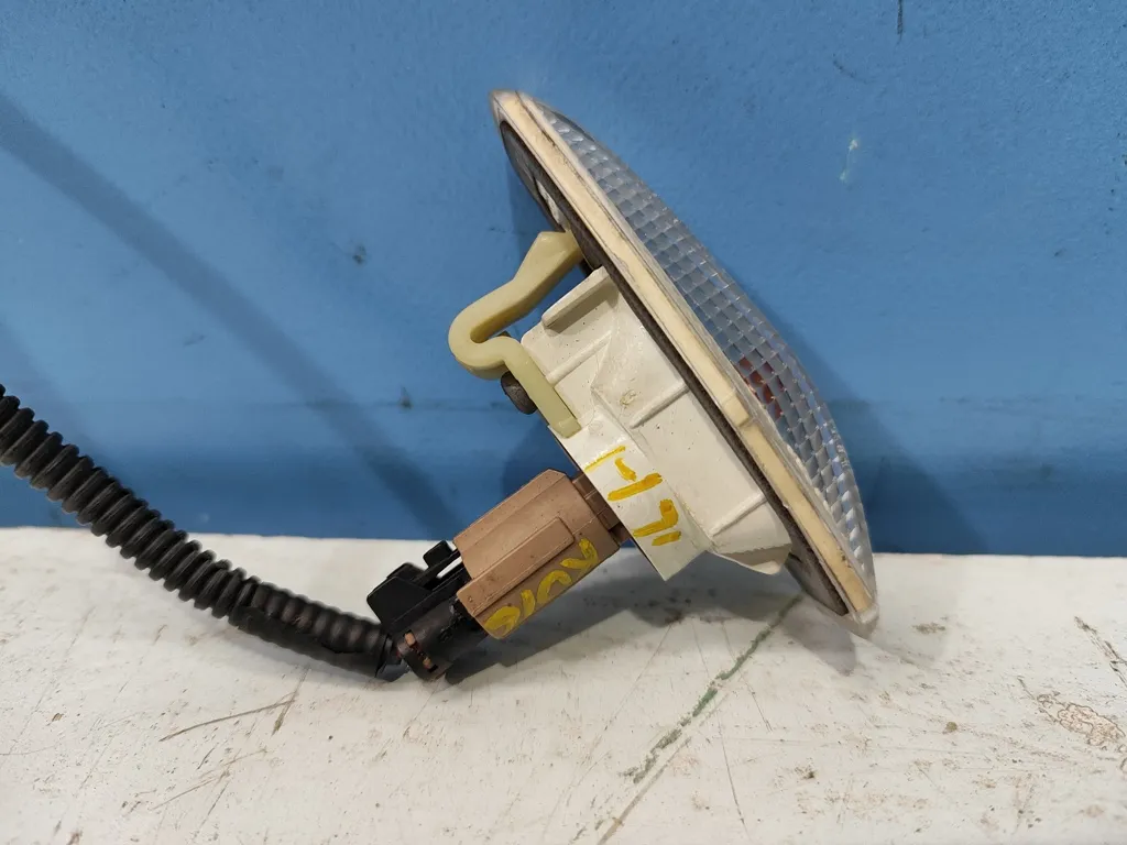 Повторитель в крыло левый Kia Sorento 1 BL 2006-2009 Рестайлинг