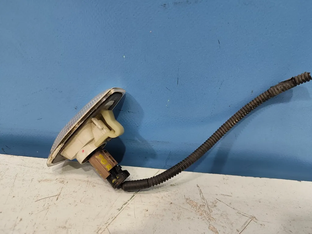 Повторитель в крыло левый Kia Sorento 1 BL 2006-2009 Рестайлинг