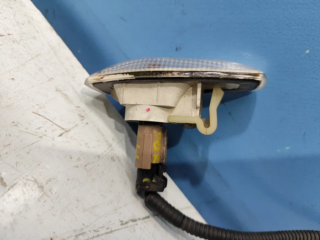 Повторитель в крыло левый Kia Sorento 1 BL 2006-2009 Рестайлинг