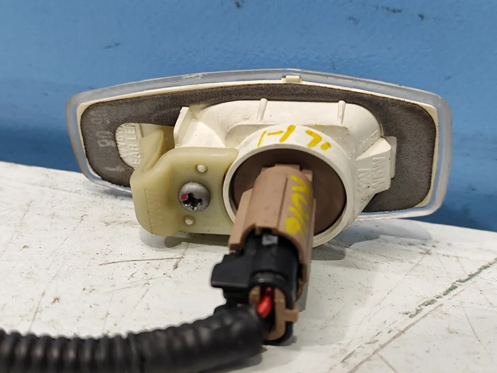 Повторитель в крыло левый Kia Sorento 1 BL 2006-2009 Рестайлинг