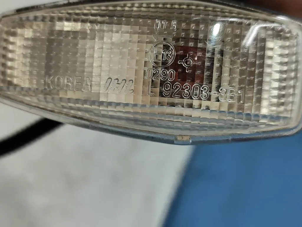 Повторитель в крыло левый Kia Sorento 1 BL 2006-2009 Рестайлинг