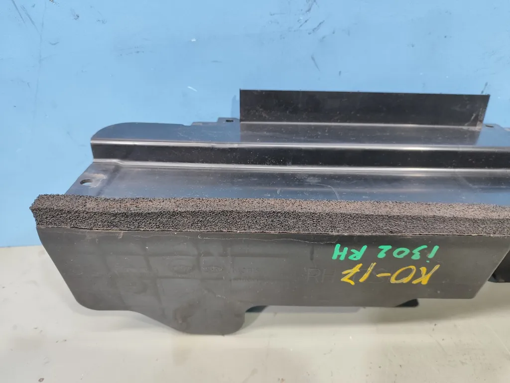 Дефлектор радиатора правый Hyundai i30 2 2015-2017