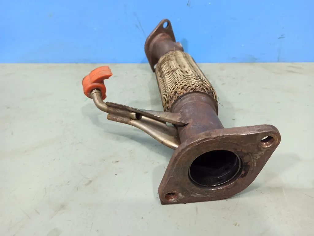 Приемная труба глушителя Kia VENGA 1 2009-2014