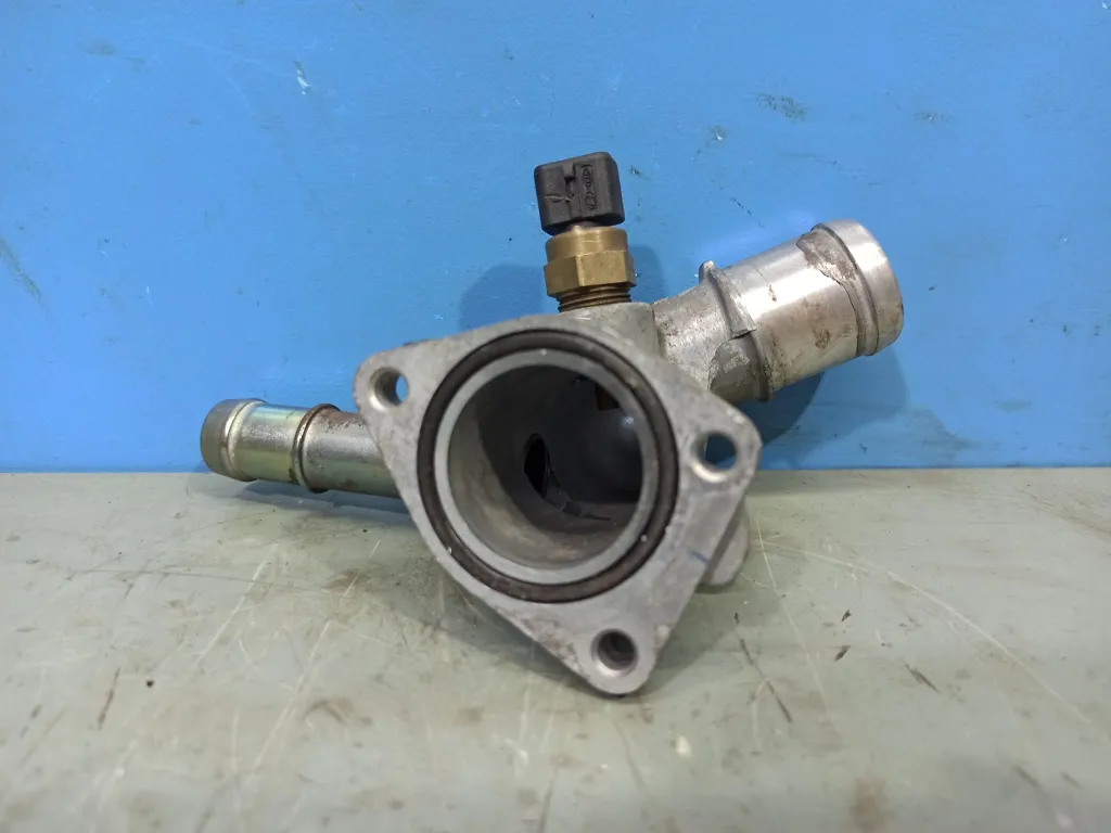 Корпус термостата Kia VENGA 1 2009-2014