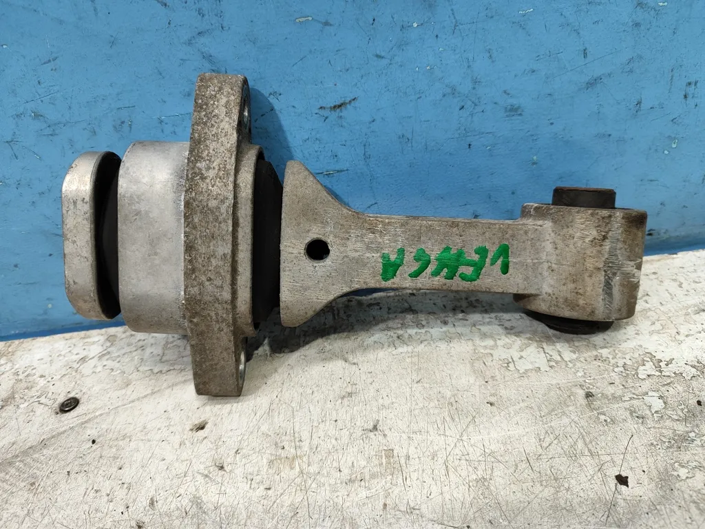 Опора двигателя передняя Kia VENGA 1 2009-2014