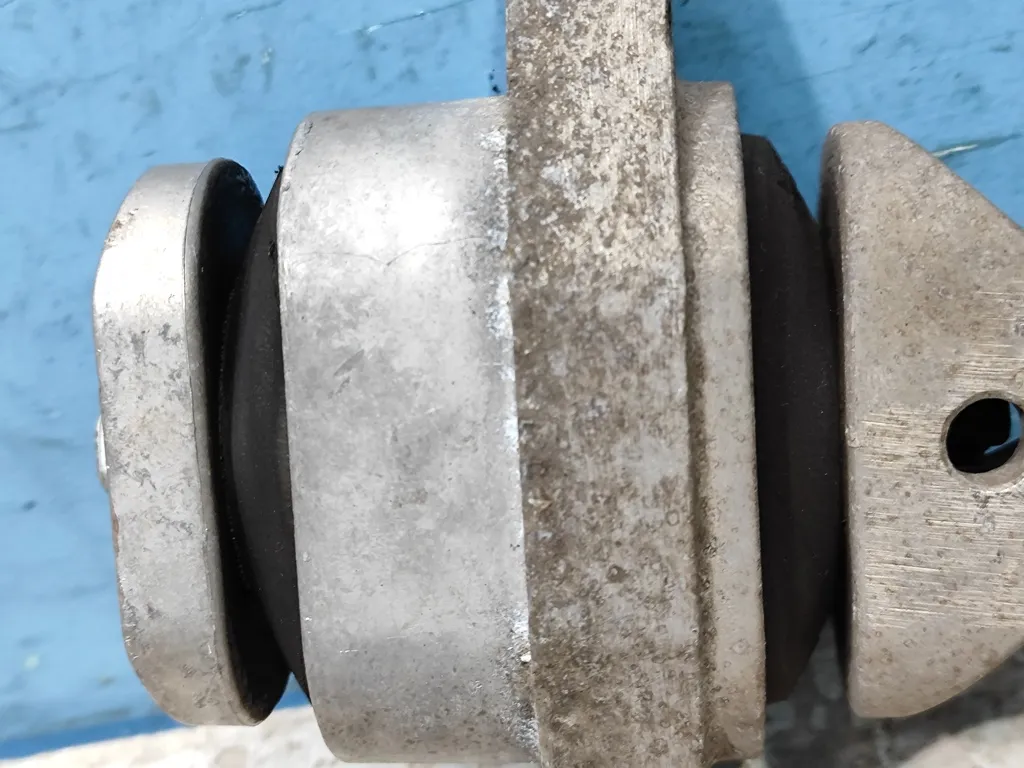 Опора двигателя передняя Kia VENGA 1 2009-2014