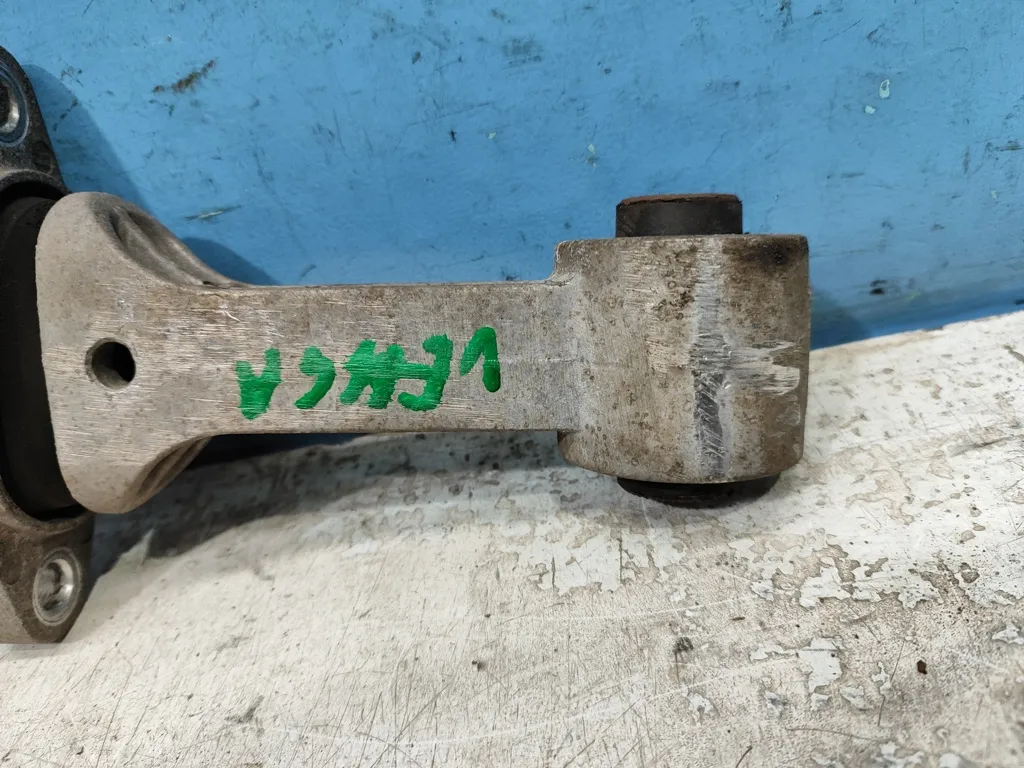 Опора двигателя передняя Kia VENGA 1 2009-2014