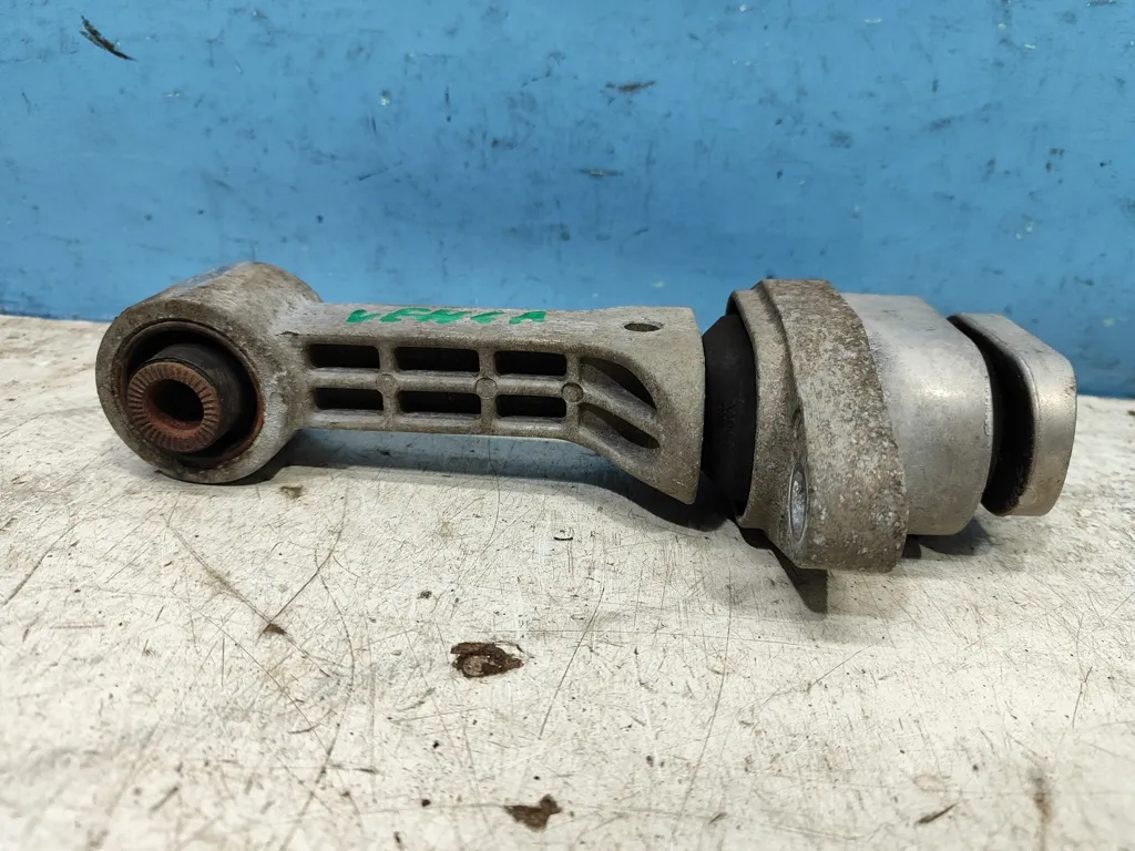 Опора двигателя передняя Kia VENGA 1 2009-2014