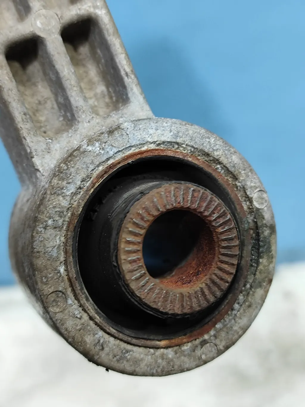 Опора двигателя передняя Kia VENGA 1 2009-2014