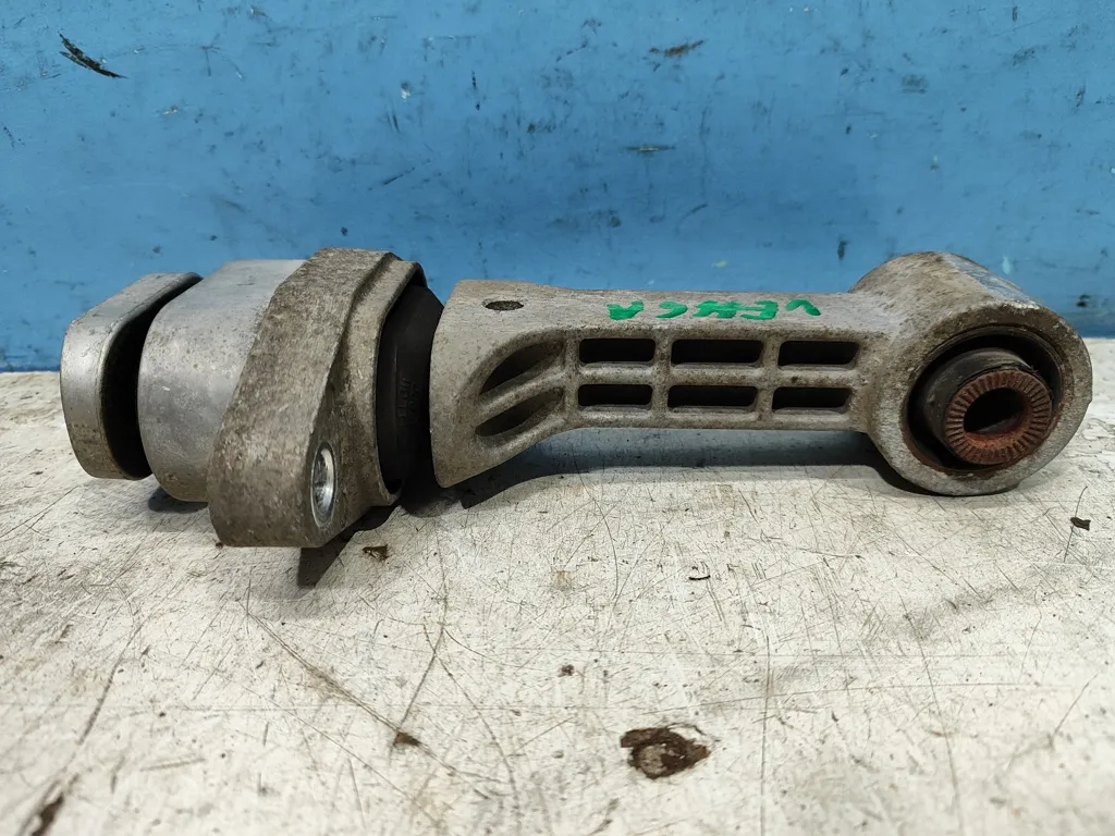 Опора двигателя передняя Kia VENGA 1 2009-2014