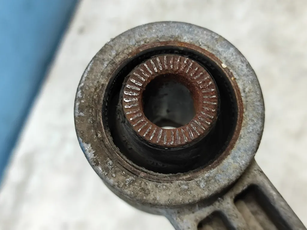 Опора двигателя передняя Kia VENGA 1 2009-2014