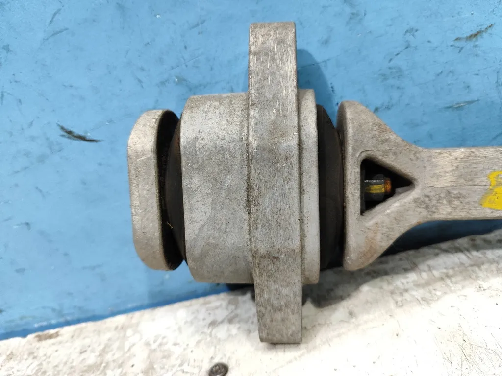 Опора двигателя передняя Kia VENGA 1 2009-2014