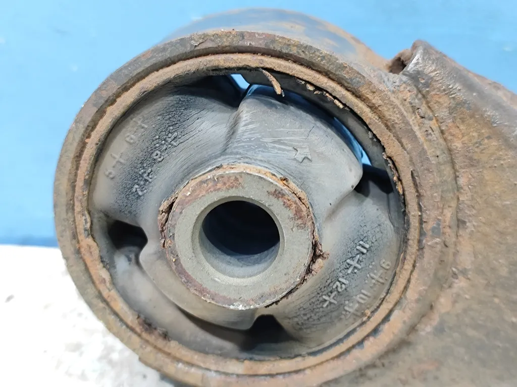 Рычаг передний правый Kia Ceed 1 2010-2012