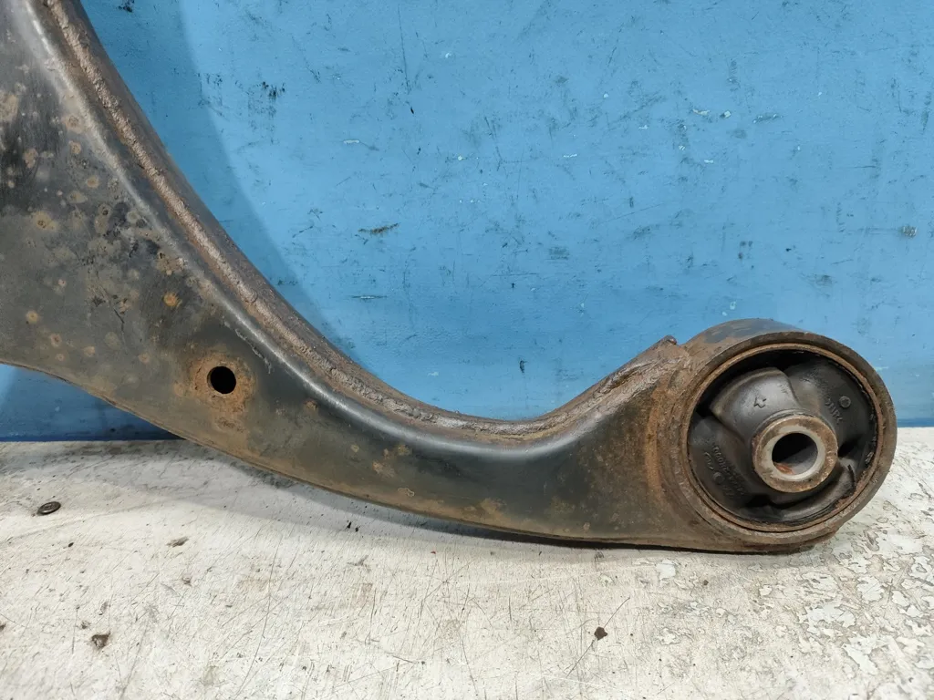 Рычаг передний правый Kia Ceed 1 2010-2012