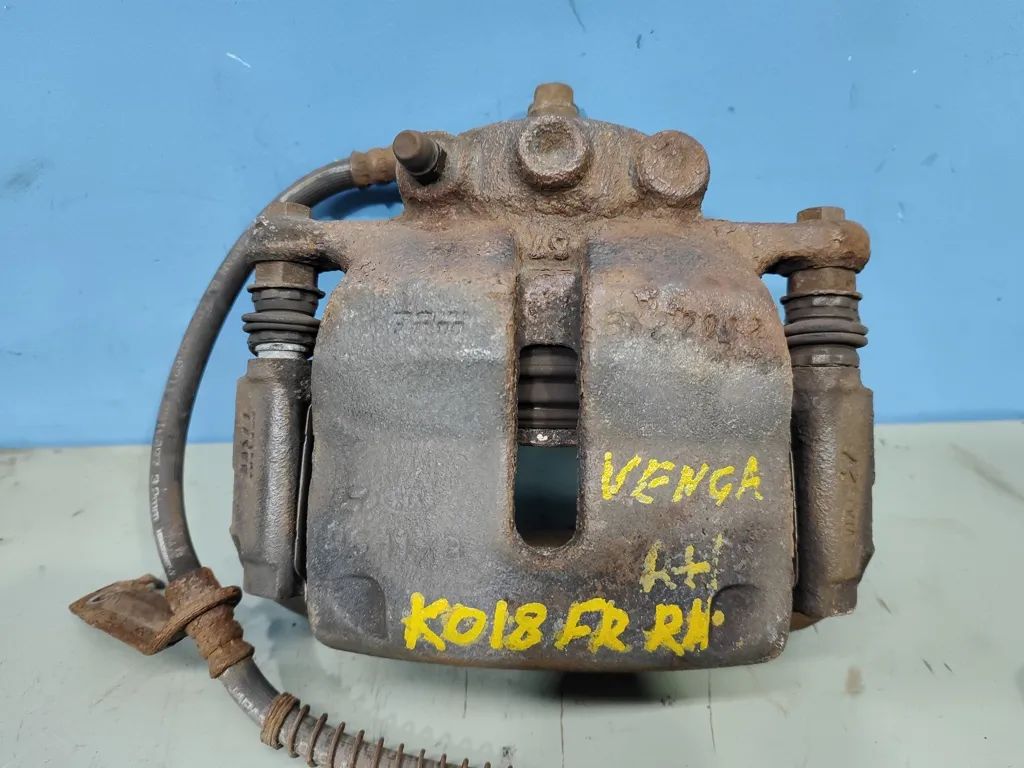 Суппорт передний правый Kia VENGA 1 2009-2014