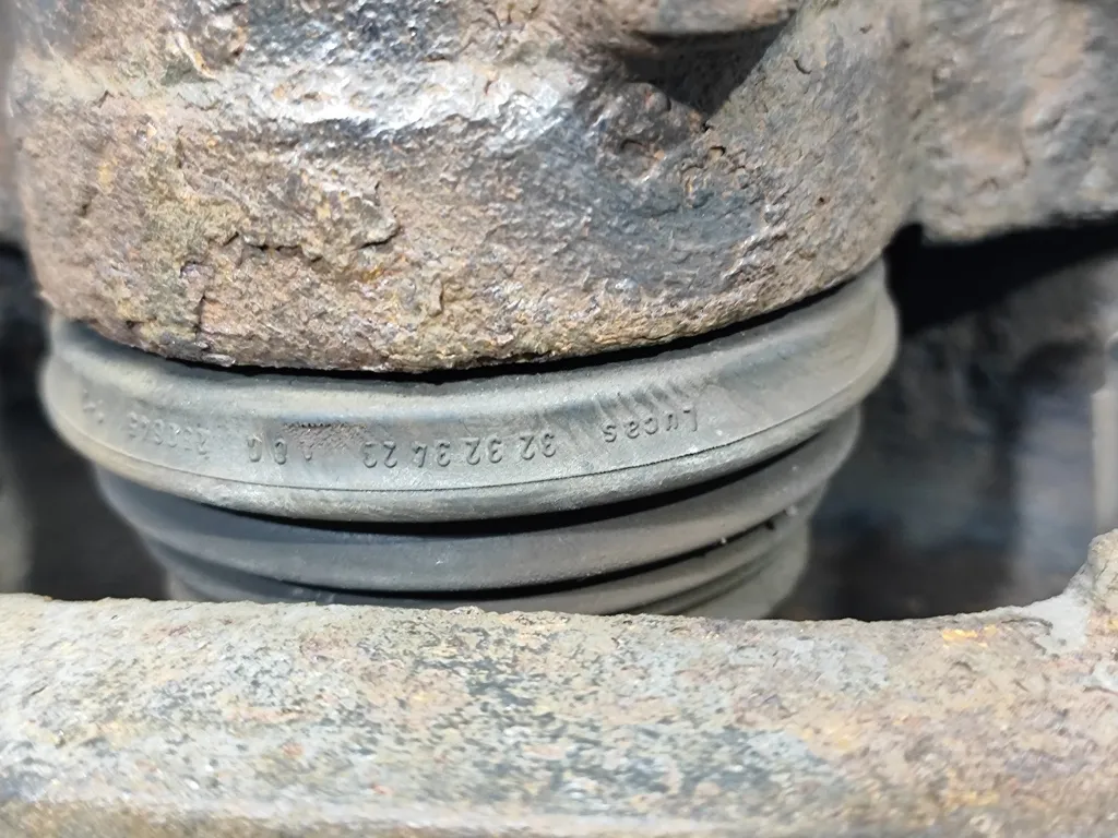 Суппорт передний правый Kia VENGA 1 2009-2014