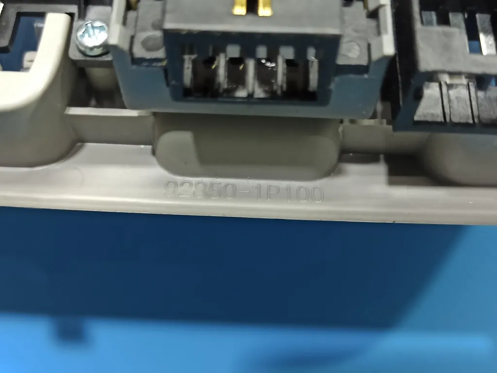 Плафон салонный передний Kia VENGA 1 2009-2014