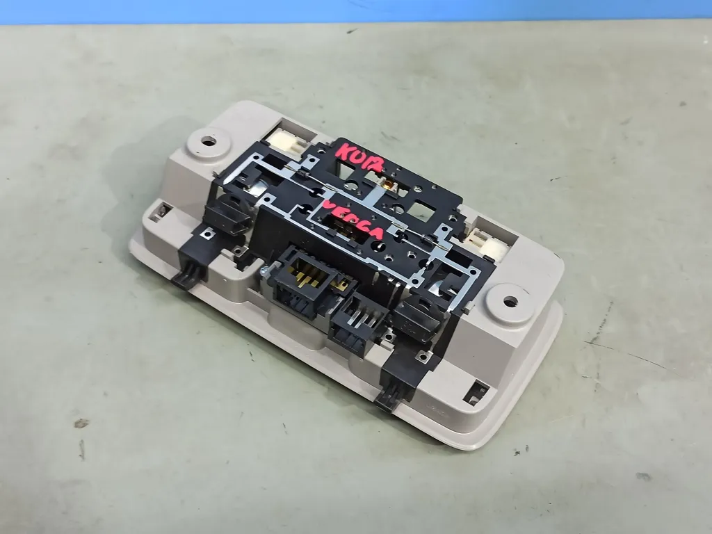 Плафон салонный передний Kia VENGA 1 2009-2014