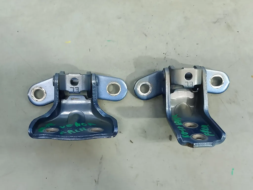 Петли двери передней левой Kia VENGA 1 2009-2014