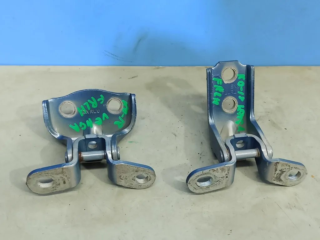 Петли двери передней левой Kia VENGA 1 2009-2014