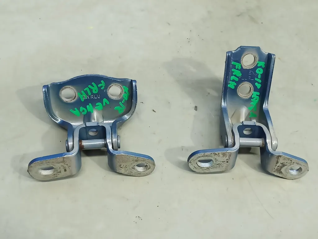 Петли двери передней левой Kia VENGA 1 2009-2014